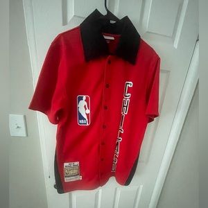 Mitchell and Ness authentic “Chicago Bulls” throwback Shooting shirt “84-85 yr”